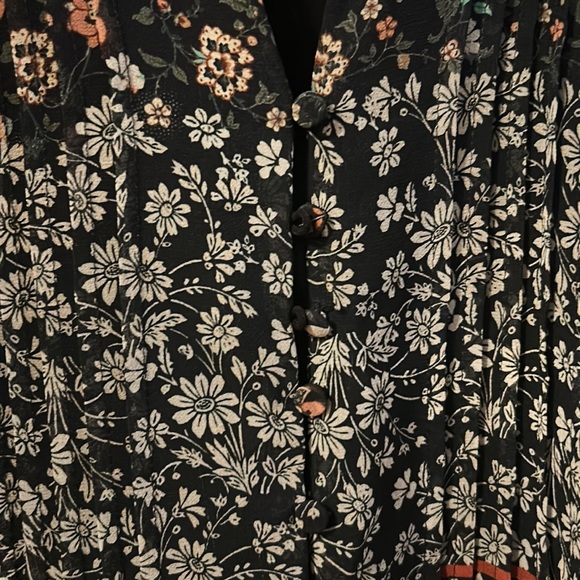 Adelyn Rae Floral Romper - Picture 7 of 9